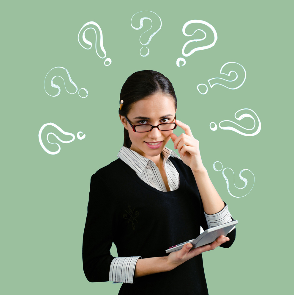 Persona analizando preguntas sobre préstamos personales en España